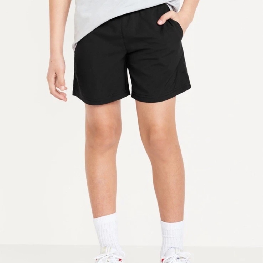 Old Navy Above Knee Stretch Tech Performance Shorts Black Boys
XL (14/16)NWT